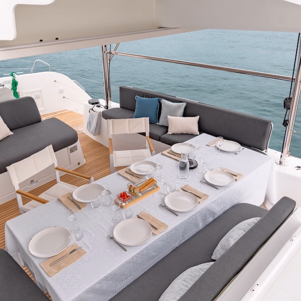 Lagoon 46 Deck